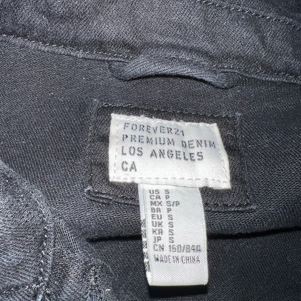 Forever 21 cropped black denim jacket size small